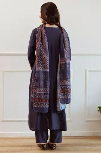 Women Ethnic Motifs Embroidered Regular Thread Work Kurta with Trousers & With Dupatta