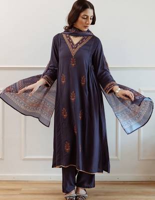 Women Ethnic Motifs Embroidered Regular Thread Work Kurta with Trousers & With Dupatta 5