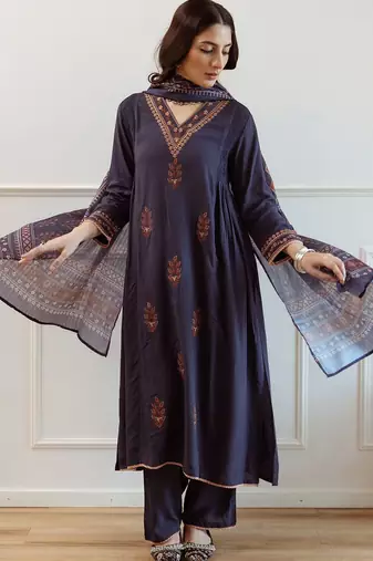 Women Ethnic Motifs Embroidered Regular Thread Work Kurta with Trousers & With Dupatta