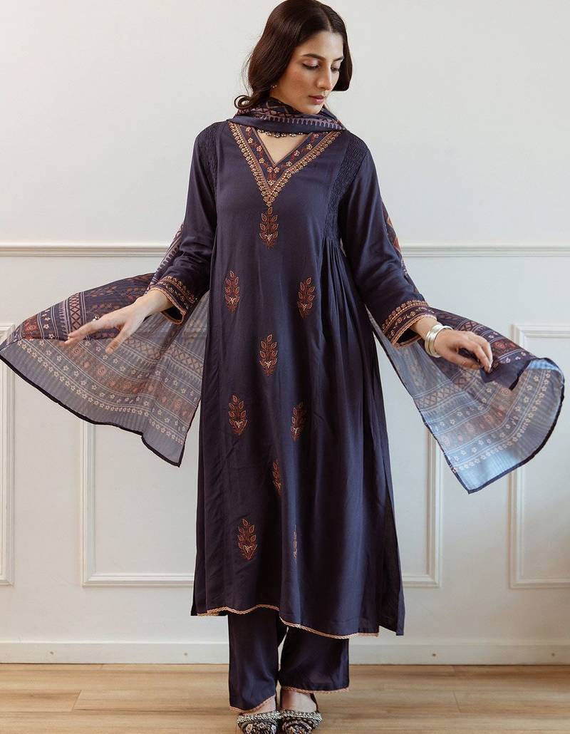Women Ethnic Motifs Embroidered Regular Thread Work Kurta with Trousers & With Dupatta