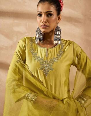 Women Ethnic Motifs Embroidered Regular Thread Work Liva Kurta with Trousers & With Dupatta 2