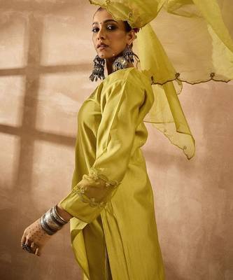 Women Ethnic Motifs Embroidered Regular Thread Work Liva Kurta with Trousers & With Dupatta 3