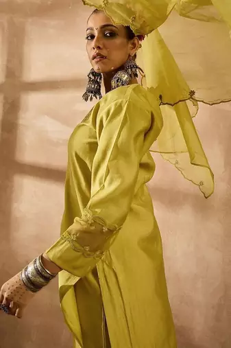 Women Ethnic Motifs Embroidered Regular Thread Work Liva Kurta with Trousers & With Dupatta
