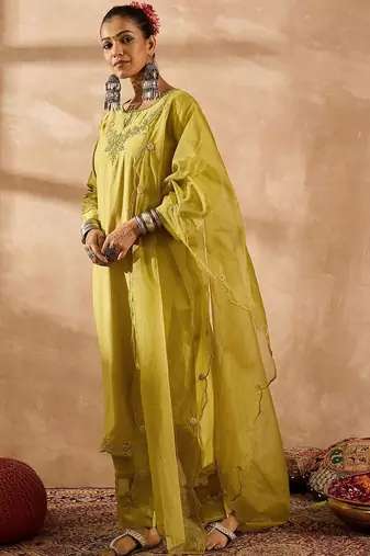 Women Ethnic Motifs Embroidered Regular Thread Work Liva Kurta with Trousers & With Dupatta