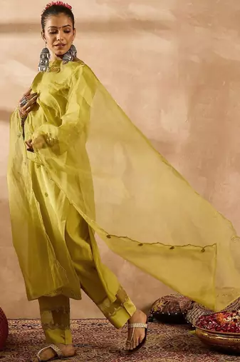 Women Ethnic Motifs Embroidered Regular Thread Work Liva Kurta with Trousers & With Dupatta