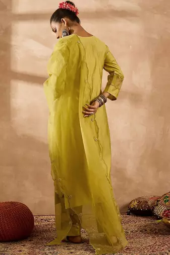 Women Ethnic Motifs Embroidered Regular Thread Work Liva Kurta with Trousers & With Dupatta