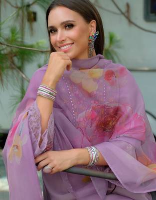Women Floral Embroidered Regular Thread Work Kurta with Trousers & With Dupatta 2