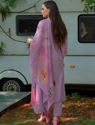 Women Floral Embroidered Regular Thread Work Kurta with Trousers & With Dupatta 3