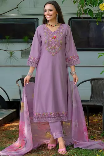 Women Floral Embroidered Regular Thread Work Kurta with Trousers & With Dupatta