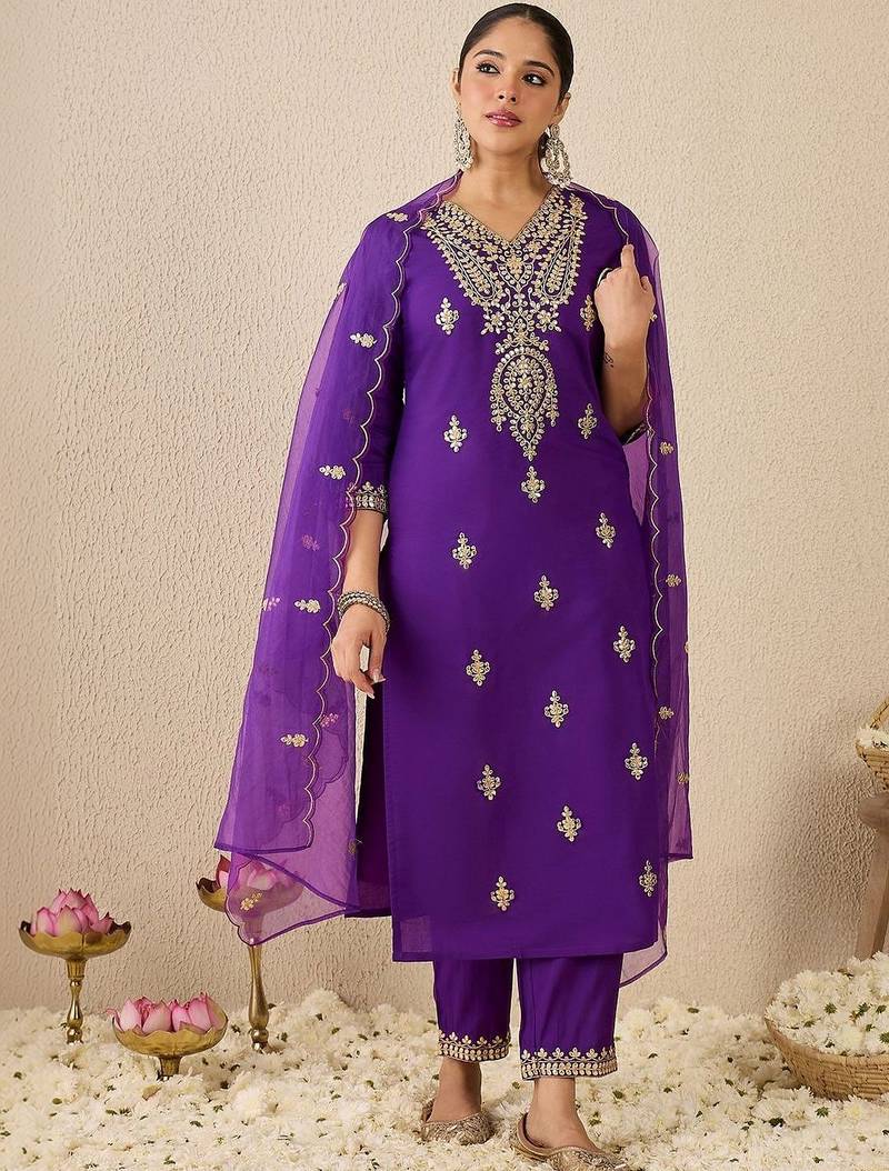 Women Ethnic Motifs Embroidered Regular Kurta with Trousers & With Dupatta