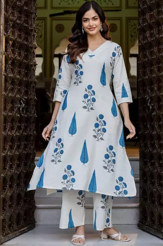 Women Floral Printed Regular Kurta with Trousers