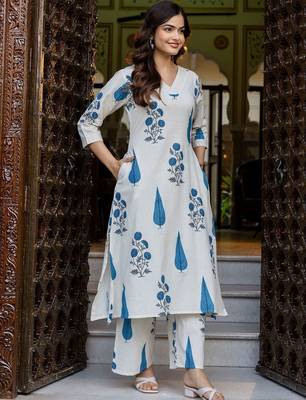 Women Floral Printed Regular Kurta with Trousers 3