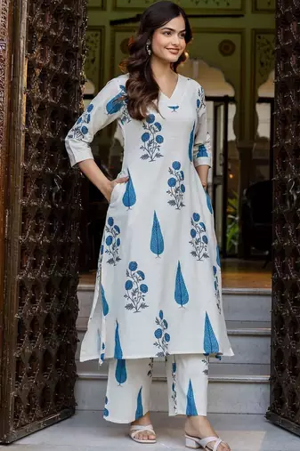 Women Floral Printed Regular Kurta with Trousers