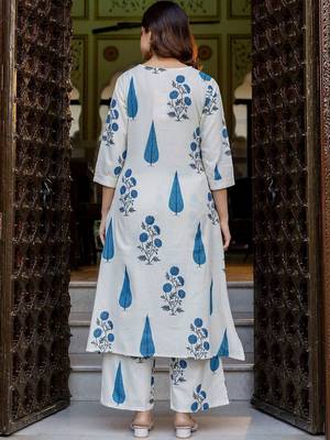 Women Floral Printed Regular Kurta with Trousers 4