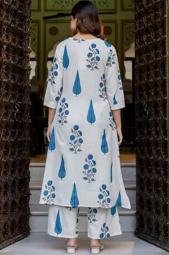 Women Floral Printed Regular Kurta with Trousers