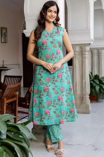 Women Floral Printed Regular Pure Cotton Kurta with Trousers
