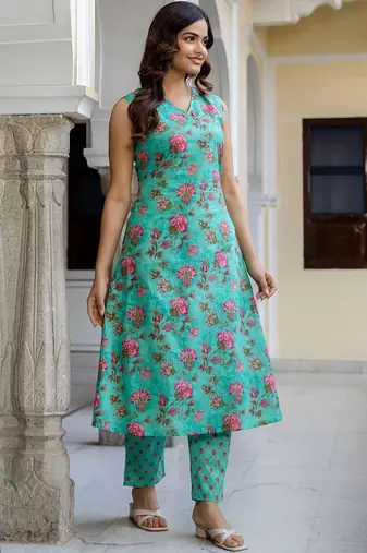 Women Floral Printed Regular Pure Cotton Kurta with Trousers