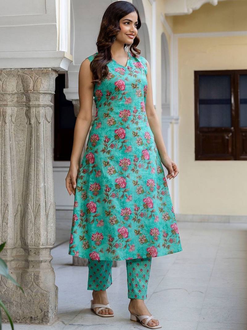 Women Floral Printed Regular Pure Cotton Kurta with Trousers
