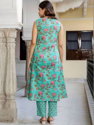 Women Floral Printed Regular Pure Cotton Kurta with Trousers 3