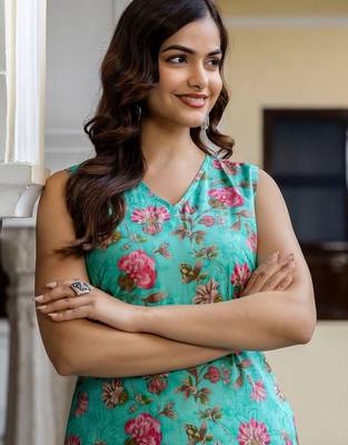 Women Floral Printed Regular Pure Cotton Kurta with Trousers 4