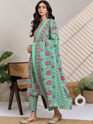 Women Floral Printed Regular Mirror Work Kurta with Trousers & With Dupatta 3