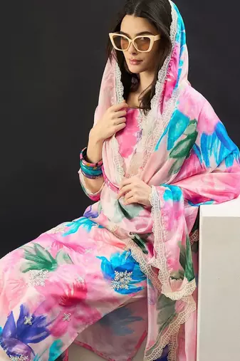 Women Floral Printed Regular Thread Work Kurta with Trousers & With Dupatta