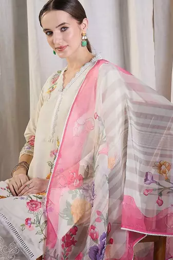 Women Floral Embroidered Regular Thread Work Kurta with Trousers & With Dupatta