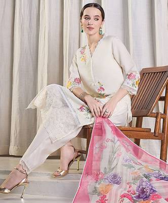 Women Floral Embroidered Regular Thread Work Kurta with Trousers & With Dupatta 6
