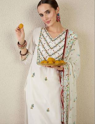 Women Floral Embroidered Regular Thread Work Pure Cotton Kurta with Trousers & With Dupatta 4