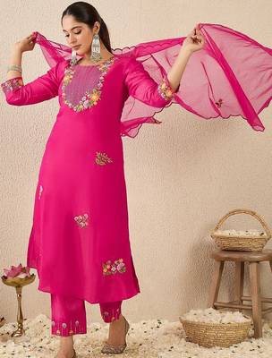 Women Floral Embroidered Regular Thread Work Kurta with Trousers & With Dupatta 1