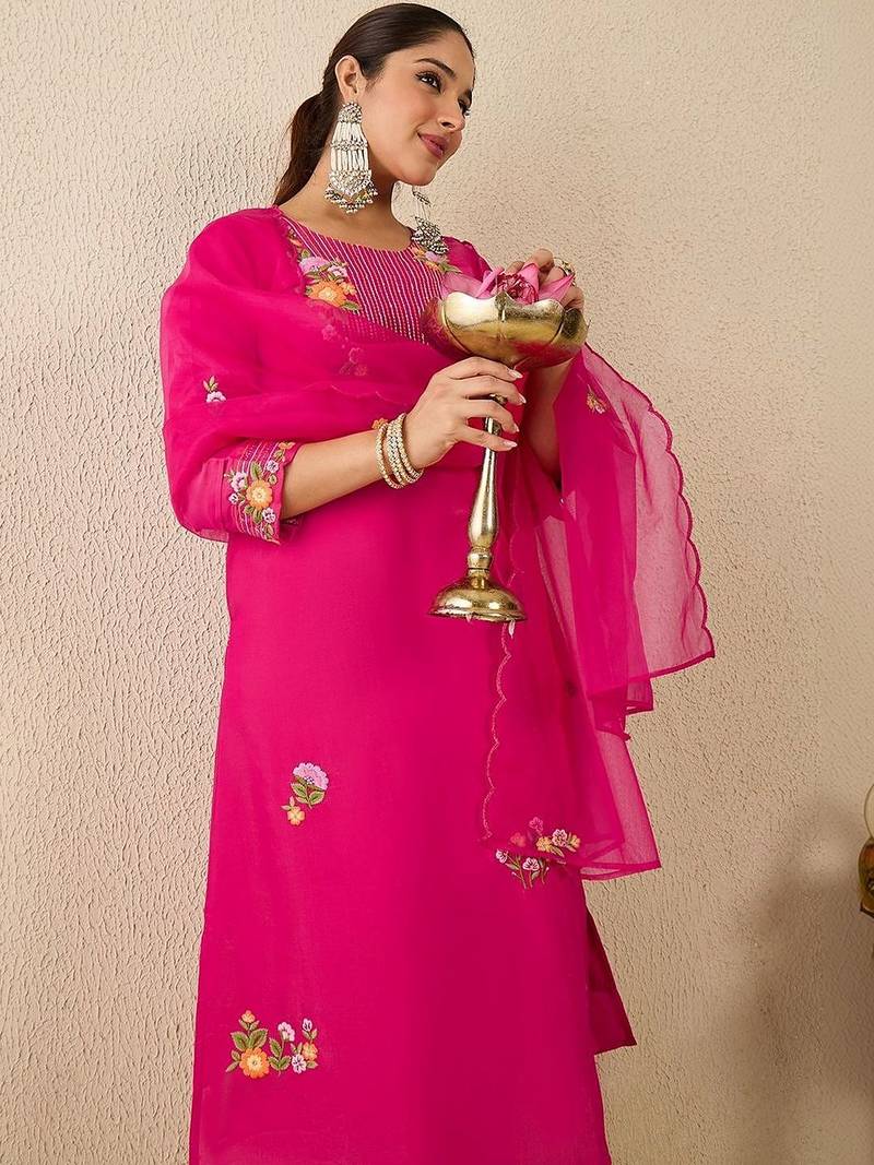 Women Floral Embroidered Regular Thread Work Kurta with Trousers & With Dupatta
