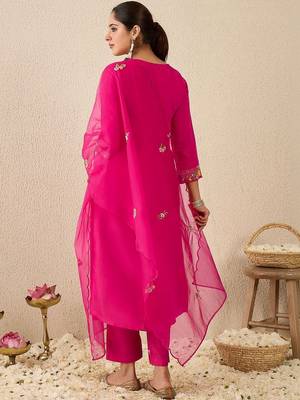 Women Floral Embroidered Regular Thread Work Kurta with Trousers & With Dupatta 4