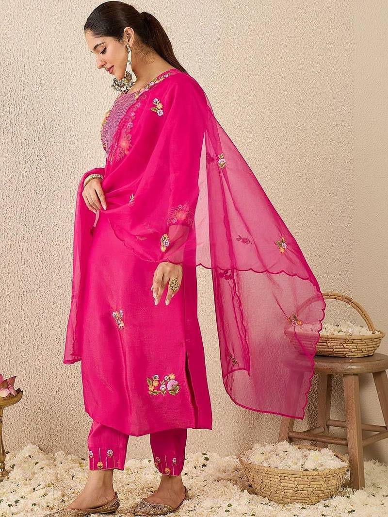 Women Floral Embroidered Regular Thread Work Kurta with Trousers & With Dupatta