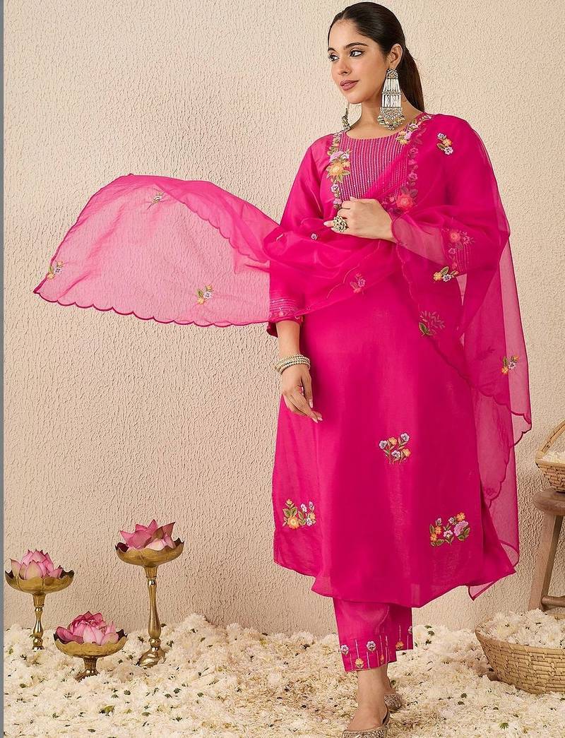 Women Floral Embroidered Regular Thread Work Kurta with Trousers & With Dupatta