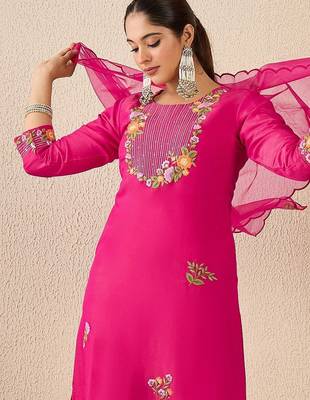 Women Floral Embroidered Regular Thread Work Kurta with Trousers & With Dupatta 7