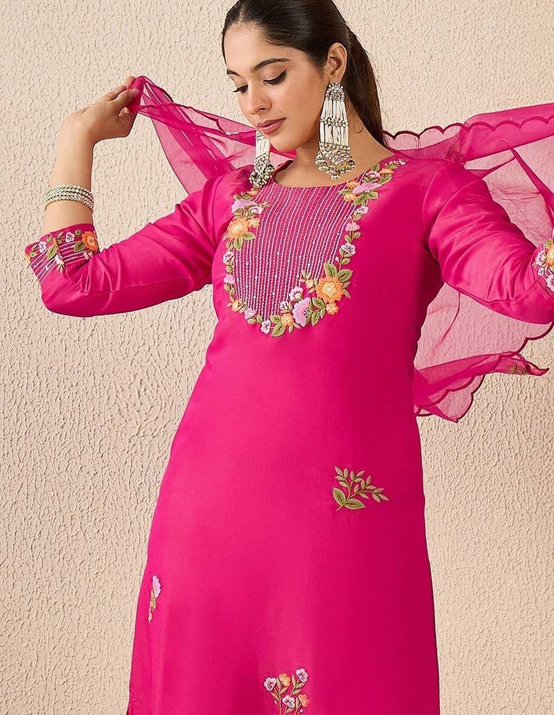 Women Floral Embroidered Regular Thread Work Kurta with Trousers & With Dupatta
