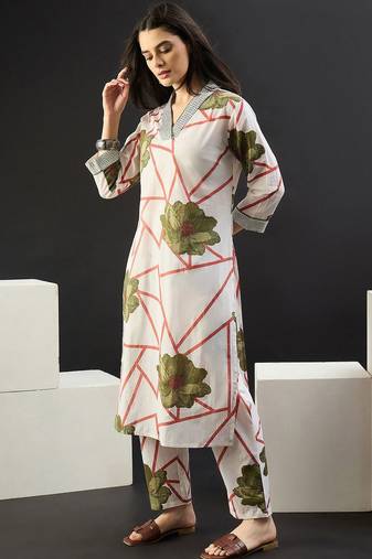 Women Floral Printed Regular Pure Cotton Kurta with Trousers