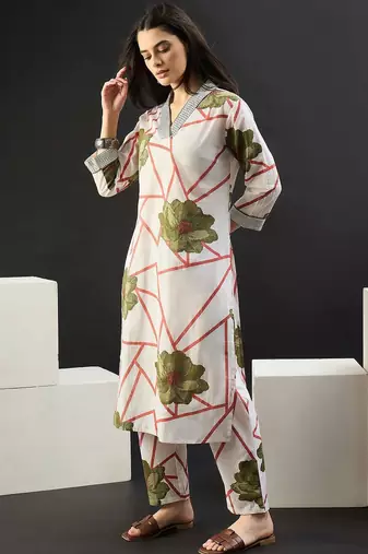 Women Floral Printed Regular Pure Cotton Kurta with Trousers