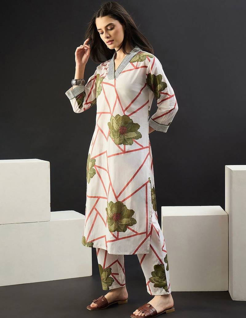 Women Floral Printed Regular Pure Cotton Kurta with Trousers