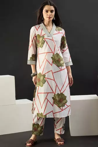 Women Floral Printed Regular Pure Cotton Kurta with Trousers