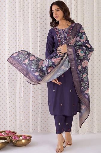 Women Floral Embroidered Regular Thread Work Kurta with Trousers & With Dupatta