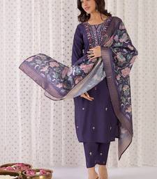 Women Floral Embroidered Regular Thread Work Kurta with Trousers & With Dupatta