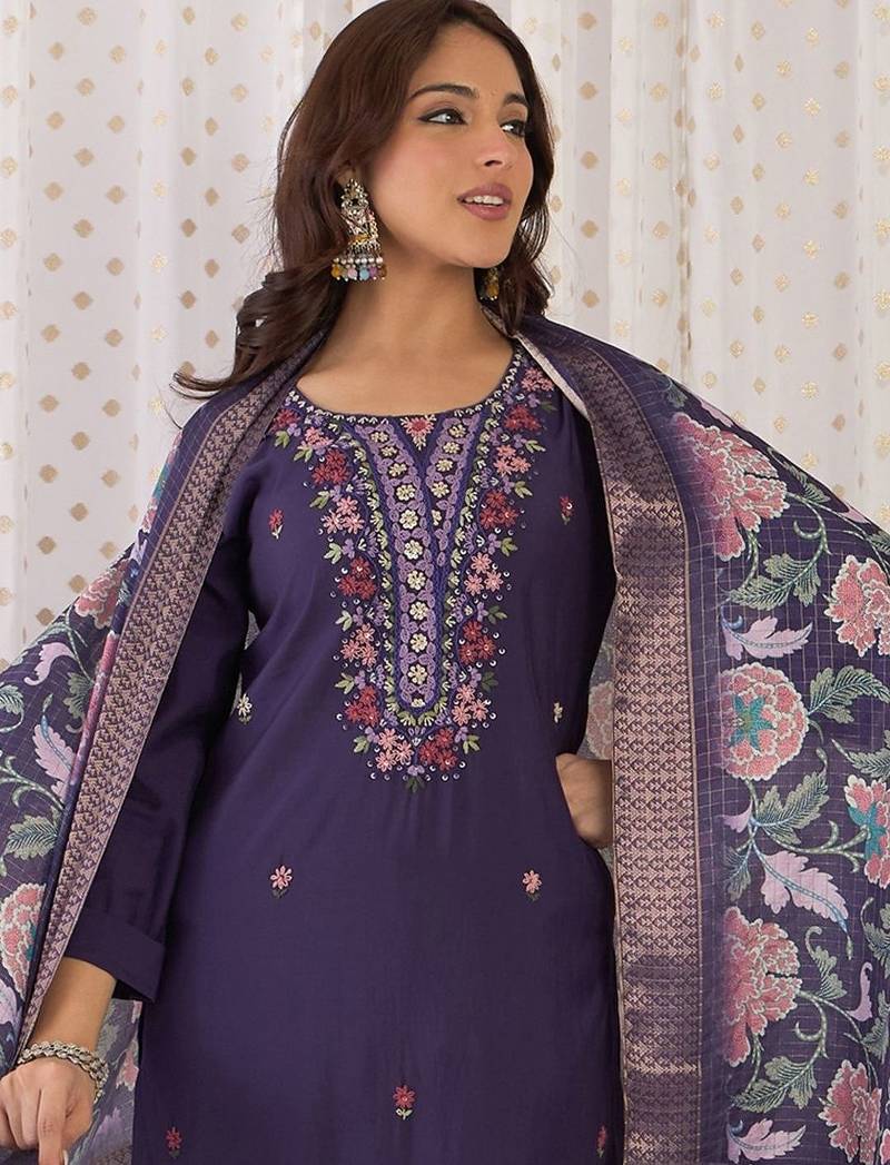 Women Floral Embroidered Regular Thread Work Kurta with Trousers & With Dupatta
