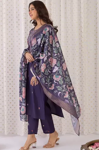 Women Floral Embroidered Regular Thread Work Kurta with Trousers & With Dupatta