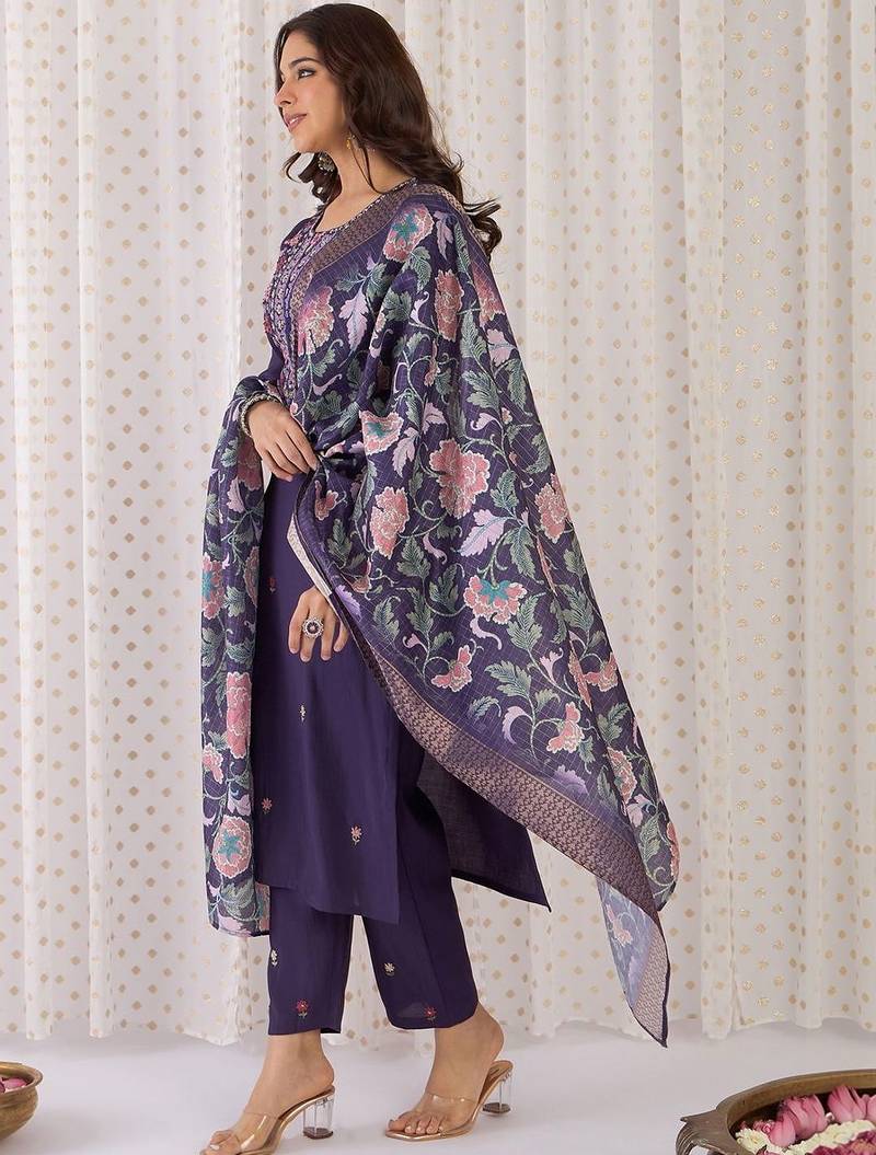 Women Floral Embroidered Regular Thread Work Kurta with Trousers & With Dupatta