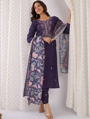 Women Floral Embroidered Regular Thread Work Kurta with Trousers & With Dupatta 5