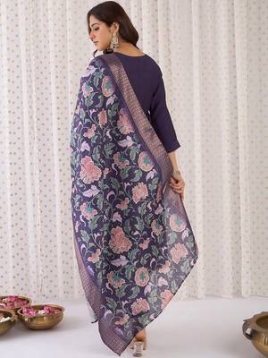 Women Floral Embroidered Regular Thread Work Kurta with Trousers & With Dupatta 6