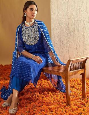 Women Ethnic Motifs Embroidered Thread Work Kurta with Trousers & With Dupatta 1