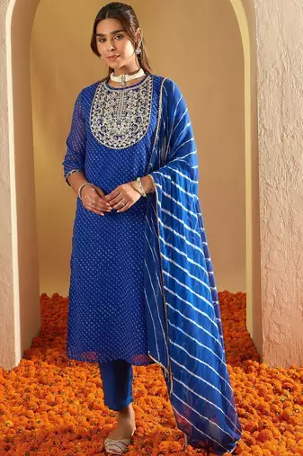 Women Ethnic Motifs Embroidered Thread Work Kurta with Trousers & With Dupatta