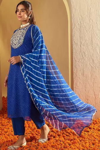 Women Ethnic Motifs Embroidered Thread Work Kurta with Trousers & With Dupatta